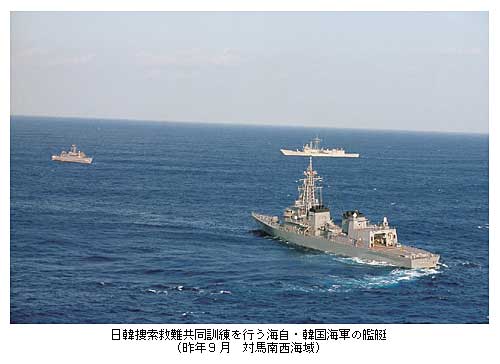 日韓捜索救難共同訓練を行う海自・韓国海軍の艦艇（昨年9月　対馬南西海域）