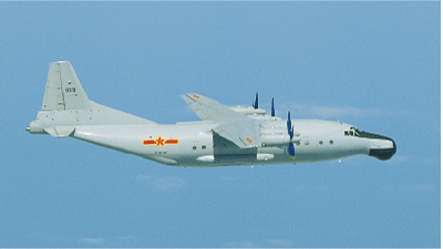 中国軍機Y-8(本年3月空自撮影)