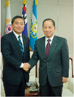 長島防衛大臣政務官と金泰栄（キム・テヨン）韓国国防部長