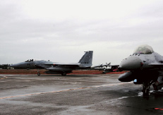 󎩏n֌Pړ]̕ċR퓬@(F-16)(E)
