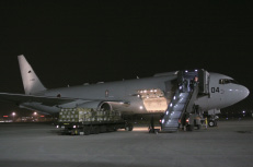 KC-767による物資輸送