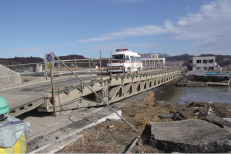 自衛隊の装備品(パネル橋)を代用した応急的な橋梁