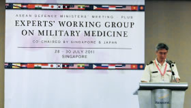 第1回防衛医学EWGにおいて発表を行う陸自隊員 （シンガポール11（平成23）年7月）