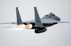 平成24年度予算では、F—15近代化機用レーダー部品の 集中調達を行いコストの抑制を図っている。