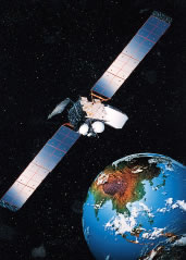 防衛省では、PFI方式を活用してXバンド 衛星通信の整備・運営事業を推進するた めの検討を行っている。（写真はスーパー バードB2号【スカパーJSAT提供】）