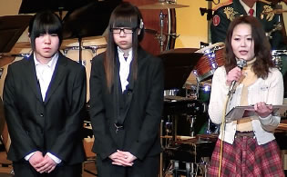 大村市で行われたふれあいコンサートに気仙沼市から招待された （左から）高橋さん、佐々木さん、三浦さん