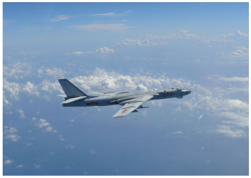 中国軍の爆撃機の画像