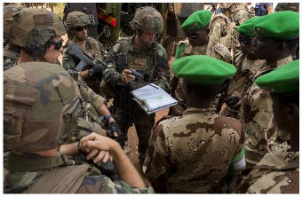 フランス軍とMISCAの兵士の画像