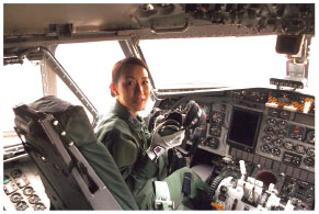女性自衛官パイロットの画像