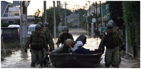 関東・東北豪雨におけるボートによる救助活動の画像