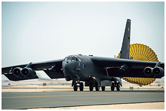対ISIL作戦の為に中東に配備された米B-52長距離爆撃機【米国防省HP】の画像