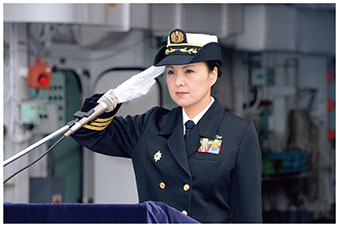 女性初の護衛艦艦長となった大谷２佐の画像