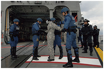 海自と海上保安庁の共同訓練の画像