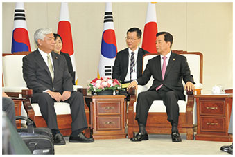 韓国における日韓防衛相会談（15（平成27）年10月）の画像