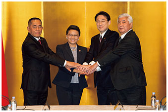 東京における初の日インドネシア外務・防衛閣僚会合（15（平成27）年12月）の画像
