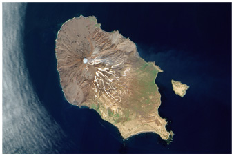 松輪島の衛星写真（2010年6月）【NASA・アース・オブザーバートリー】
