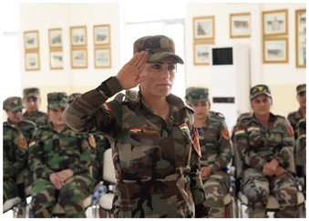 イタリア軍による3週間の基礎歩兵訓練を終了したペシュメルガ女性兵士【米国防省提供】