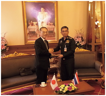 タイのチャイチャン国防次官（陸軍大将）を表敬する黒江事務次官