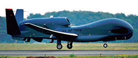 滞空型無人機グローバルホークの導入(令和3年度配備予定)(写真は同型機種)