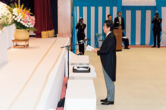 安倍内閣総理大臣参列のもと行われた自衛隊殉職隊員追悼式の様子