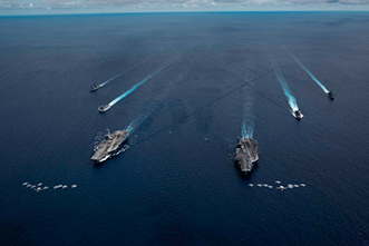 2020年7月、南シナ海で演習を行うニミッツ及びロナルド・レーガン両空母打撃群【米海軍】