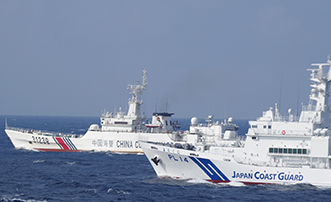 尖閣諸島周辺において領海侵入を繰り返す中国海警局の船舶