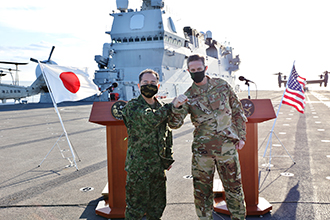 日米共同統合演習（キーン・ソード21）における山崎統幕長とシュナイダー在日米軍司令官による共同記者会見（2020年10月）
