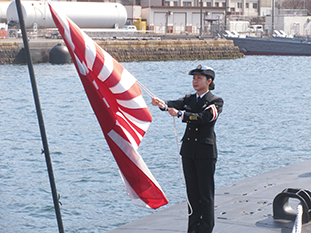 練習潜水艦「みちしお」の当直警衛海曹として勤務する筆者