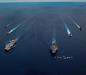 南シナ海で演習を行うニミッツ及びロナルド・レーガン両空母打撃群(2020年7月)【米海軍】