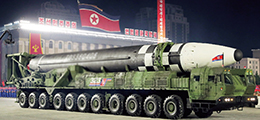 軍事パレードに登場した、新型のICBM級弾道ミサイルの可能性があるもの(2020年10月)【EPA=時事】