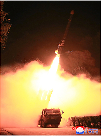 「長距離戦略巡航ミサイル」発射発表時（2022年10月）に北朝鮮が公表した画像【EPA＝時事】