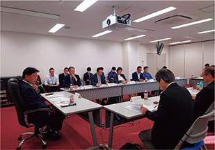 有識者検討会の風景