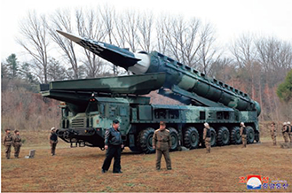 IRBM級弾道ミサイル「火星16ナ」発射時に北朝鮮が公表した画像【朝鮮通信＝時事】