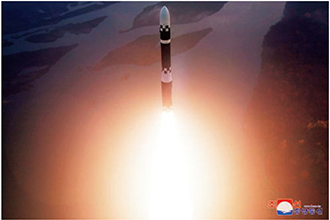 ICBM級弾道ミサイル「火星19」発射時に北朝鮮が公表した画像【朝鮮通信＝時事】