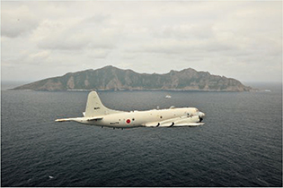 尖閣諸島周辺を飛行する海自P-3C哨戒機