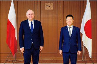 ザレフスキ・ポーランド国防副大臣と会談する本田防衛副大臣（2025年2月）