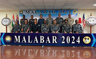 MALABAR参加国各級指揮官と筆者（前列左から3番目）