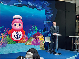 カイジョウジエイタイ展を視察する本田防衛副大臣（2025年3月）