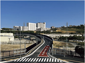 民生安定施設助成事業で整備された道路「喜友名（きゆな）23号線」（沖縄県宜野湾（ぎのわん）市）