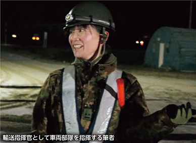 輸送指揮官として車両部隊を指揮する筆者